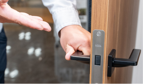 建具(ドア・ふすま)の補修・交換