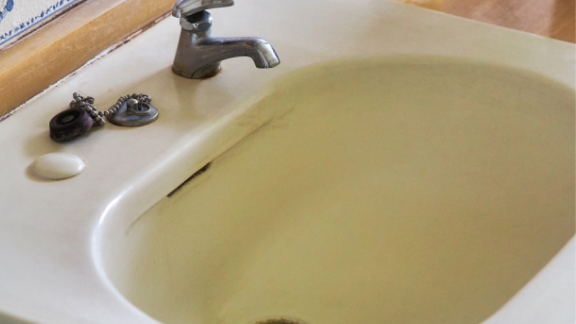 古い洗面化粧台